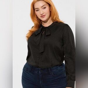 Torrid - Satin Jacquard Tie Neck Button Up Blouse, Size 1